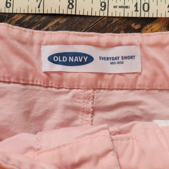 Old Navy Mid Rise Shorts - Picture 7 of 7
